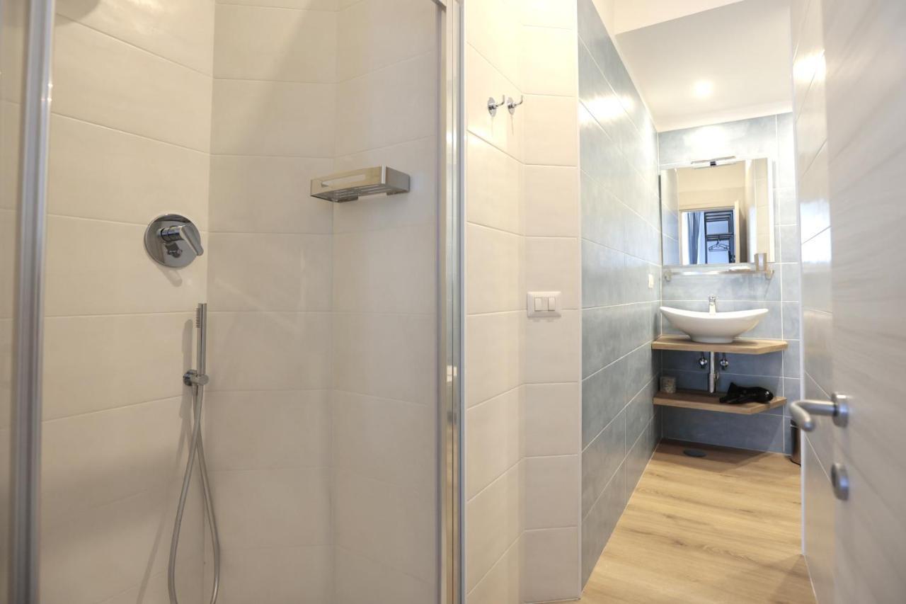 Angio Holiday Rooms Napoli Exterior foto