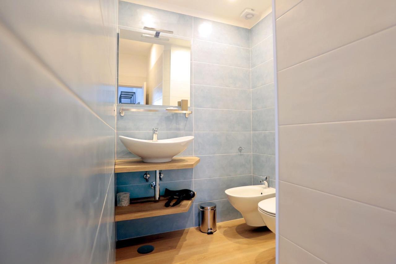 Angio Holiday Rooms Napoli Exterior foto